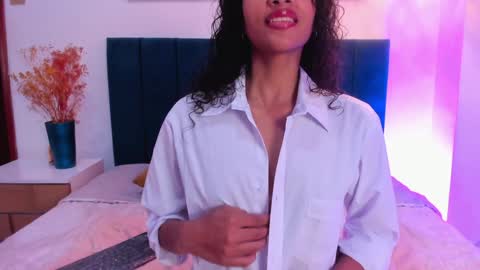 AntonellaHall  online show from December 10, 2024, 12:05 pm