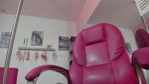 Snapshot of antonellakling_ chatting on October 6, 2025, 11:40 am ANTONELLA online show from October 6, 2025, 11:40 am