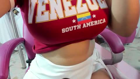 Snapshot of antonellakling_ chatting on October 22, 2025, 10:53 pm ANTONELLA online show from October 22, 2025, 10:53 pm