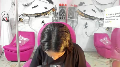 Snapshot of antonellakling_ chatting on November 7, 2025, 12:32 am ANTONELLA online show from November 7, 2025, 12:32 am