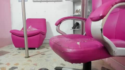 Snapshot of antonellakling_ chatting on November 17, 2025, 12:00 pm ANTONELLA online show from November 17, 2025, 12:00 pm