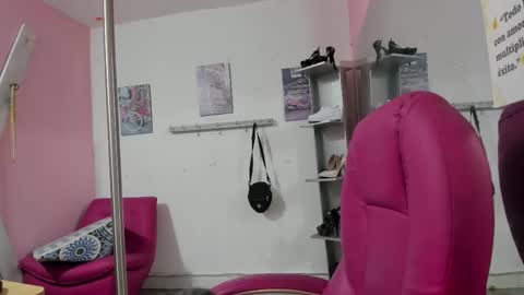 Snapshot of antonellakling_ chatting on December 1, 2025, 11:48 am ANTONELLA online show from December 1, 2025, 11:48 am