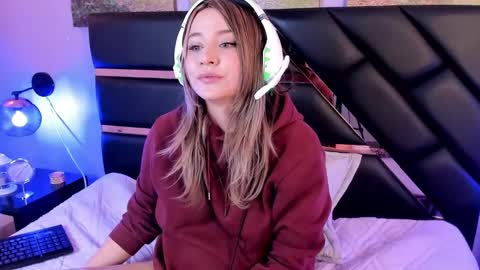 My name is Andrea  thumb up me please its important online show from December 10, 2024, 9:11 pm