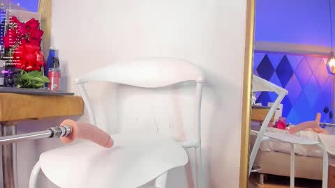 Antonella Russel online show from November 17, 2025, 8:42 am