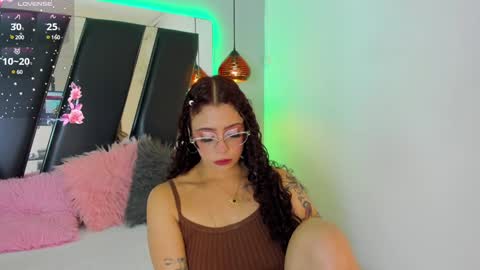 A N T O N E L L E  online show from February 7, 2025, 11:34 am