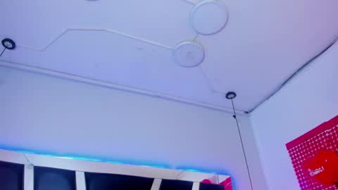 A N T O N E L L E  online show from February 15, 2025, 11:28 am