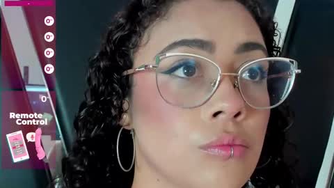 A N T O N E L L E  online show from March 1, 2025, 11:28 am