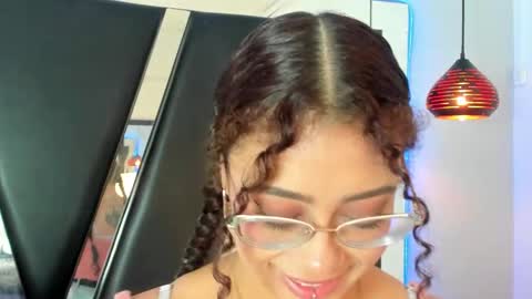 A N T O N E L L E  online show from March 5, 2025, 11:38 am