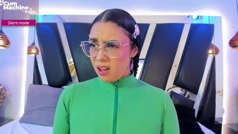 A N T O N E L L E  online show from November 4, 2025, 11:20 am