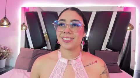 A N T O N E L L E  online show from November 14, 2025, 11:20 am