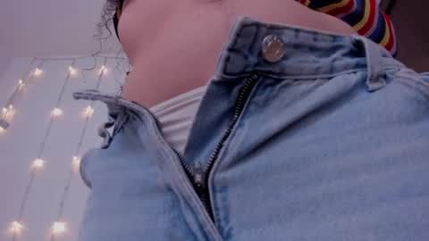 Snapshot of antoniart_ chatting on February 9, 2025, 4:04 am Antonia online show from February 9, 2025, 4:04 am