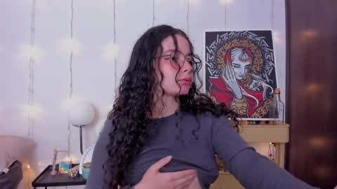 Snapshot of antoniart_ chatting on February 18, 2025, 1:10 am Antonia online show from February 18, 2025, 1:10 am