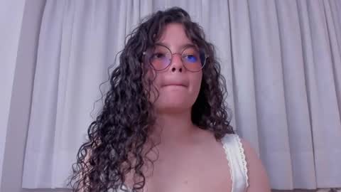 Snapshot of antoniart_ chatting on March 2, 2025, 4:07 am Antonia online show from March 2, 2025, 4:07 am