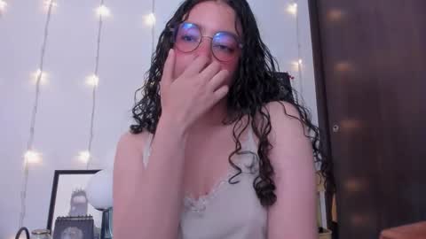 Snapshot of antoniart_ chatting on September 26, 2025, 2:15 am Antonia online show from September 26, 2025, 2:15 am