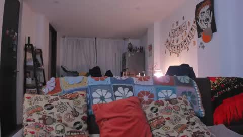 Snapshot of antoniart_ chatting on May 6, 2026, 4:08 am Antonia online show from May 6, 2026, 4:08 am