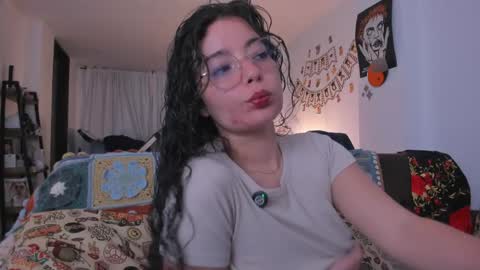 Snapshot of antoniart_ chatting on May 7, 2026, 3:23 am Antonia online show from May 7, 2026, 3:23 am
