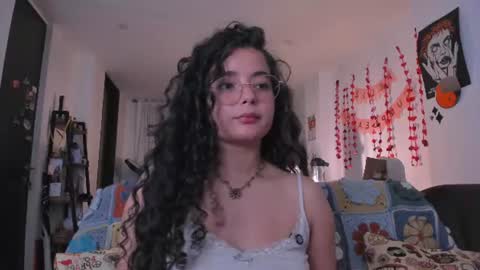 Snapshot of antoniart_ chatting on June 25, 2026, 5:12 am Antonia online show from June 25, 2026, 5:12 am