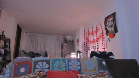 Snapshot of antoniart_ chatting on June 30, 2026, 4:24 am Antonia online show from June 30, 2026, 4:24 am