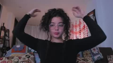 Snapshot of antoniart_ chatting on July 6, 2026, 3:47 am Antonia online show from July 6, 2026, 3:47 am