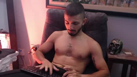 Snapshot of antoniocuervo chatting on December 31, 2024, 11:42 am Hadez online show from December 31, 2024, 11:42 am