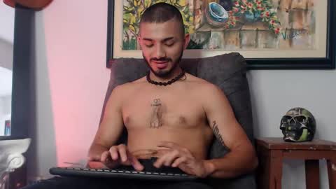 Snapshot of antoniocuervo chatting on January 10, 2025, 7:32 pm Hadez online show from January 10, 2025, 7:32 pm