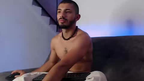 Snapshot of antoniocuervo chatting on January 17, 2025, 5:30 pm Hadez online show from January 17, 2025, 5:30 pm