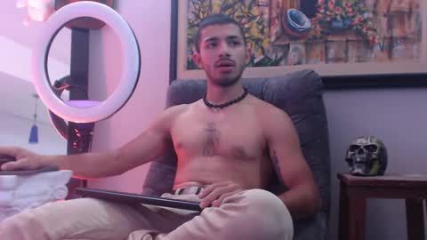 Snapshot of antoniocuervo chatting on January 28, 2025, 9:08 pm Hadez online show from January 28, 2025, 9:08 pm