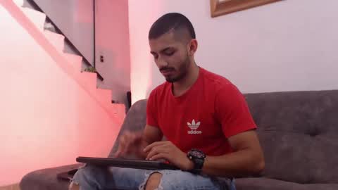 Snapshot of antoniocuervo chatting on February 11, 2025, 4:46 pm Hadez online show from February 11, 2025, 4:46 pm