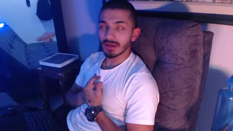 Snapshot of antoniocuervo chatting on February 16, 2025, 11:48 pm Hadez online show from February 16, 2025, 11:48 pm