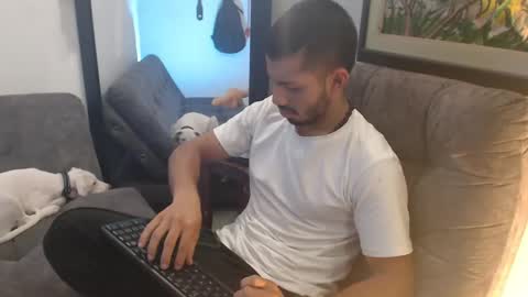 Snapshot of antoniocuervo chatting on February 17, 2025, 10:29 am Hadez online show from February 17, 2025, 10:29 am