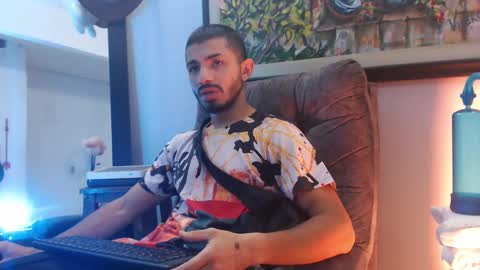 Snapshot of antoniocuervo chatting on February 20, 2025, 12:15 pm Hadez online show from February 20, 2025, 12:15 pm