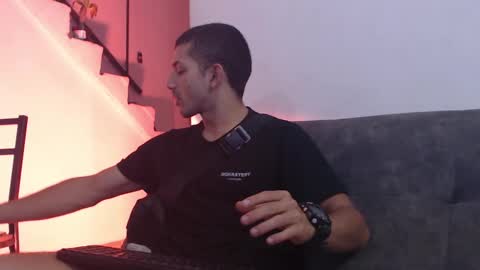 Snapshot of antoniocuervo chatting on February 28, 2025, 12:09 pm Hadez online show from February 28, 2025, 12:09 pm