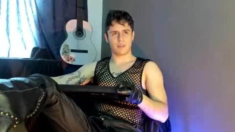 antonnello_ online show from November 30, 2025, 4:33 pm