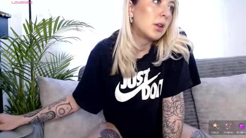 Antonia online show from October 6, 2025, 6:05 pm