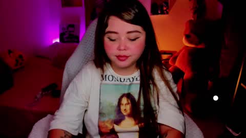   Independent model  online show from March 2, 2025, 6:16 am