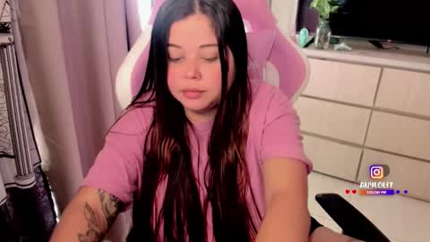   Independent model  online show from November 25, 2025, 7:03 pm