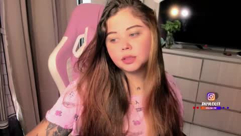   Independent model  online show from November 29, 2025, 5:27 pm