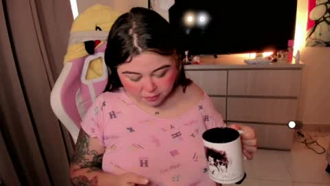   Independent model  online show from April 8, 2026, 5:46 pm