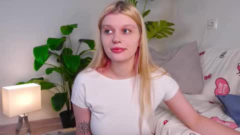 any_mo0n online show from October 11, 2025, 8:13 am