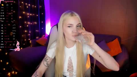 Anya online show from October 13, 2025, 2:11 am