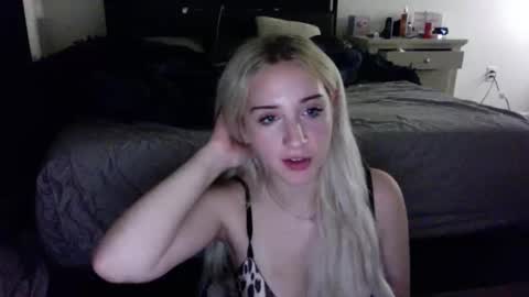 Snapshot of anyataylorrx chatting on May 6, 2026, 5:03 am Anya online show from May 6, 2026, 5:03 am