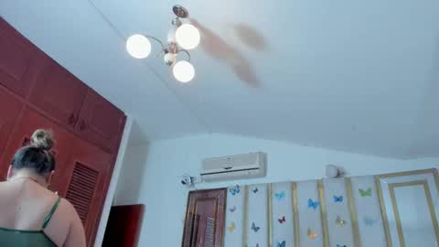 Snapshot of anyelamature chatting on November 10, 2025, 2:43 am Anyela online show from November 10, 2025, 2:43 am