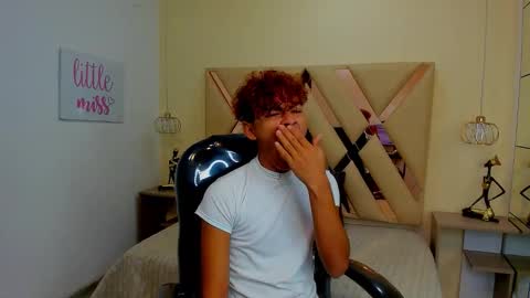 Snapshot of anyelotwink chatting on December 22, 2025, 12:24 pm anyelotwink online show from December 22, 2025, 12:24 pm