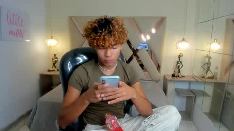 anyelotwink online show from March 17, 2026, 9:01 am