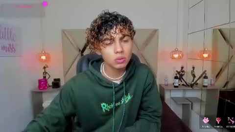 anyelotwink online show from June 15, 2026, 4:36 am