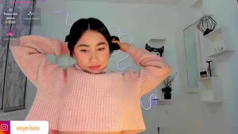 anyeluz_z online show from March 5, 2025, 2:45 pm