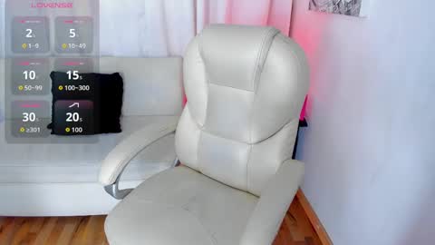 Anyi online show from September 18, 2025, 12:18 pm
