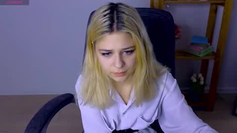 ApheliaStar online show from November 2, 2025, 4:09 pm