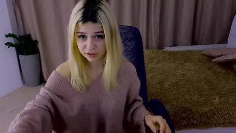 ApheliaStar online show from December 3, 2025, 4:05 pm