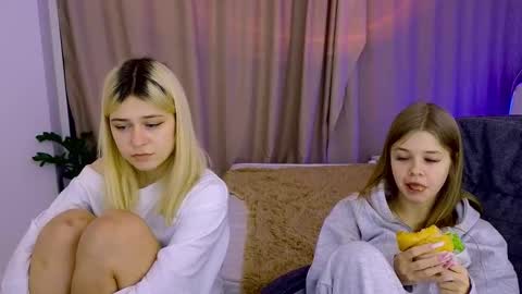 ApheliaStar online show from December 17, 2025, 5:30 pm